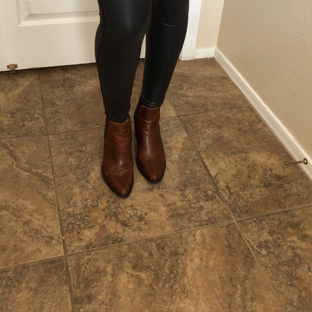 Steve Madden brown leather boodies